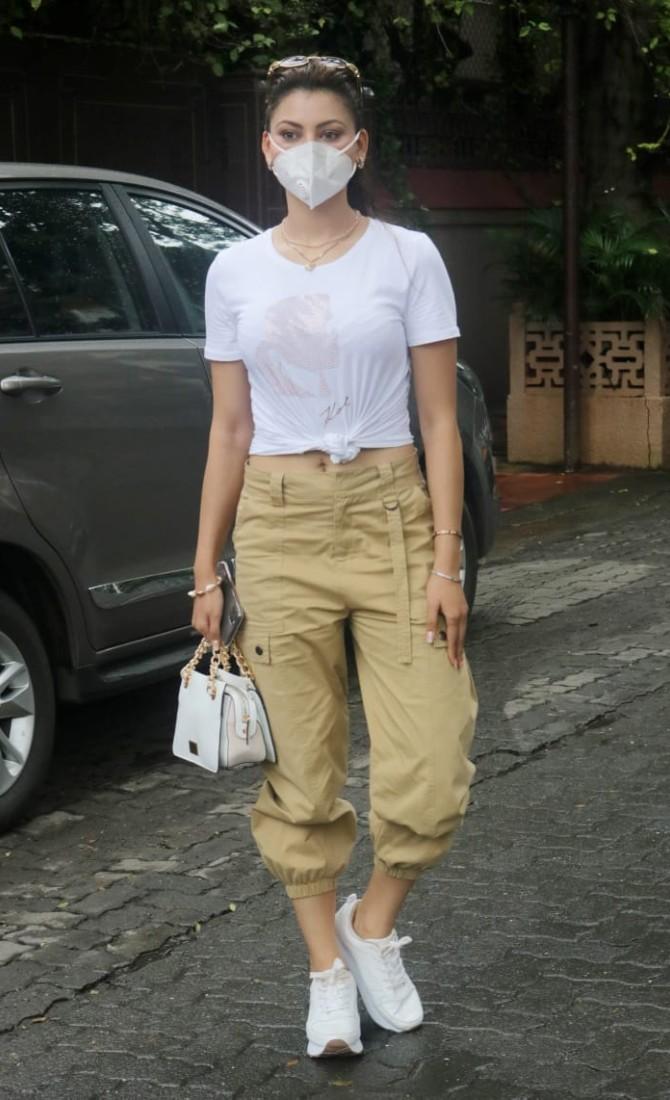 The happiness on her face seems to be due to her crossing the 30 million fan following mark on Instagram a few days ago. She has posted a thank-you note and a video collage to celebrate the milestone. 