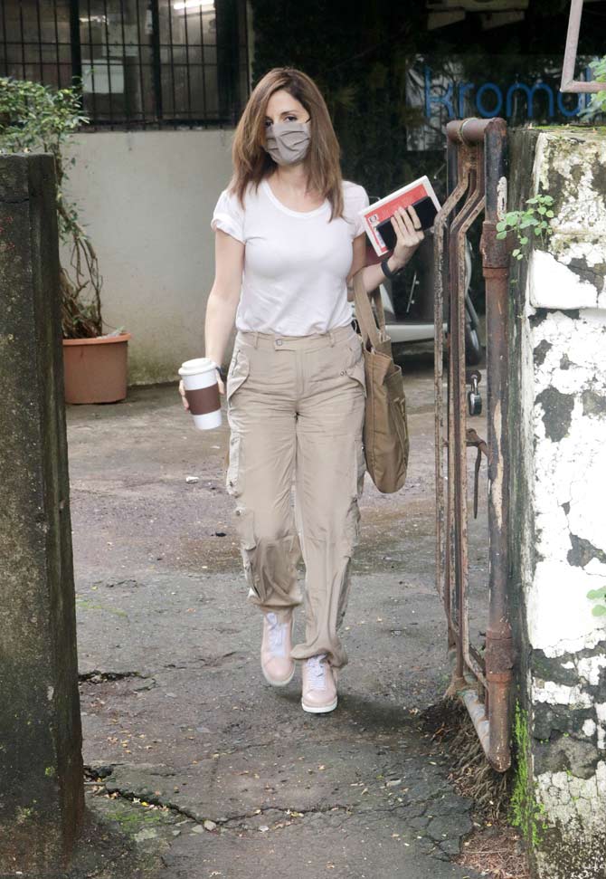 Sussanne Khan was snapped at a popular salon in Juhu, Mumbai. She was seen wearing a basic white top and beige coloured cargo pants.