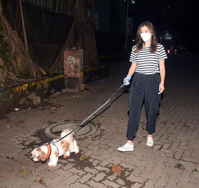 Sophie Choudry was also spotted by the shutterbugs in  Bandra, Mumbai. The VJ was seen wearing a striped t-shirt, paired with black coloured joggers during the outing.