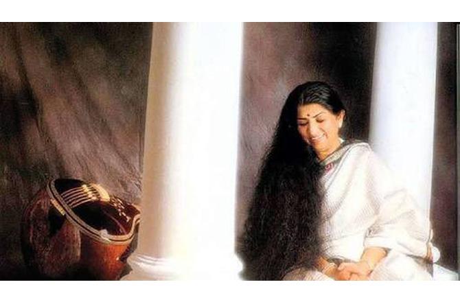Lata Mangeshkar was only five years old when her father Pt Deenanath Mangeshkar started giving her singing lessons. Subsequently, she even participated in some of his plays. 
In picture: Lata Mangeshkar tweeted this picture, wrote alongside: 