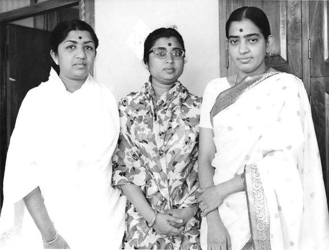 Lata Mangeshkar started singing in films and became the sole bread-earner of her family and never looked back, since. She worked hard to support her siblings.
In picture: Lata Mangeshkar with sister Usha and popular south playback singer P. Susheela. Lataji shared this picture on Twitter and wrote alongside, 