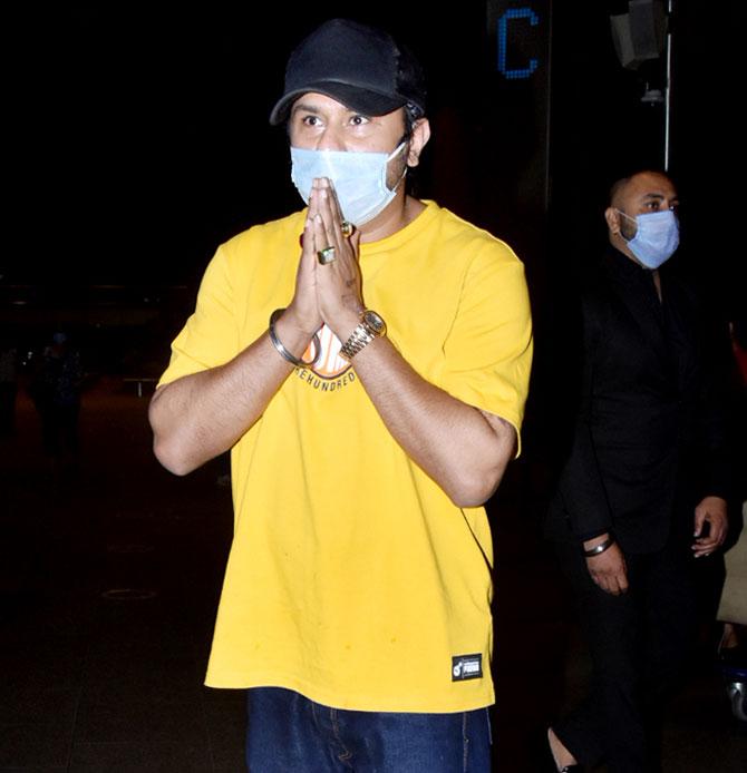 Honey Singh was also spotted at the Mumbai airport. The singer greeted the photographers with a Namaste as he stepped out. In a recent interview the singer talked about his battle with depression. Talking about it, Singh said, 