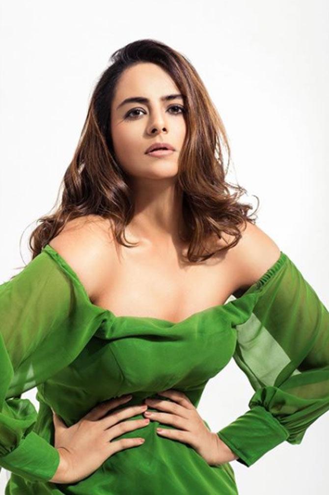 Prachi Tehlan is a B.Com Graduate and also holds a PG Diploma in Marketing Management which she completed from Institute of Management Technology in Ghaziabad.