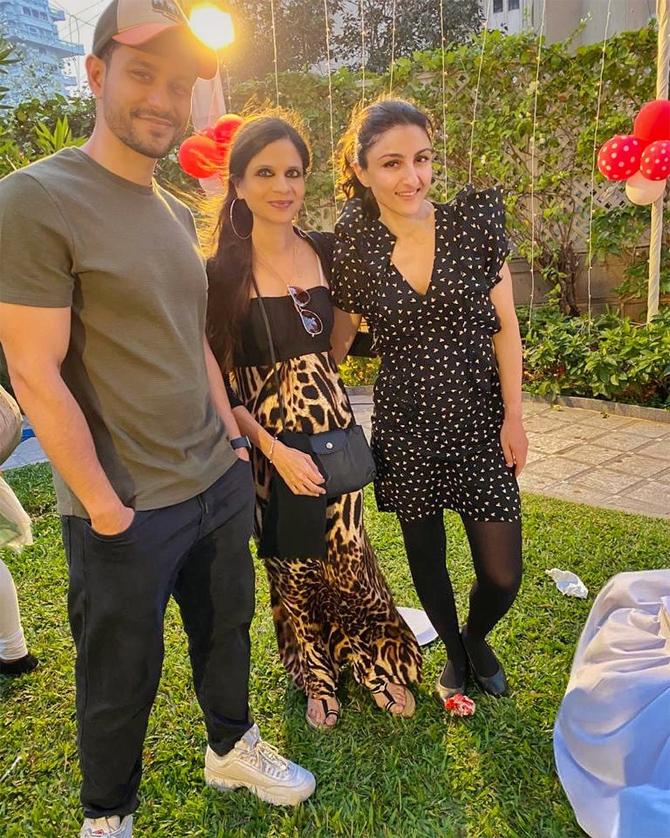 Soha Ali Khan's parents always wanted her to opt for something stable and so she decided to try her hand in the corporate space by taking up a job at a multinational bank as a private banker.
In picture: The lady in the centre is Soha and Saif's sister Saba Ali Khan. She is a jewellery designer.