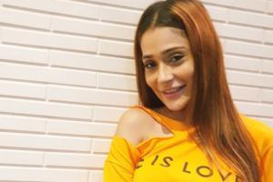 Sara Khan tests positive for COVID-19; shares an update on Instagram