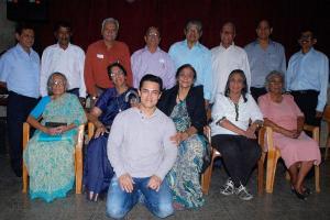 Teacher's Day: Aamir Khan shares group photo thanking his teachers