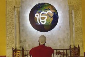See Post: Akshay Kumar visits a Gurudwara, feels a sense of calm