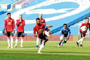 Bruno Fernandes's late penalty earns United thrilling win
