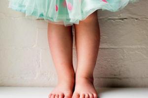3-year-old girl dies after father smashes her on floor during fight