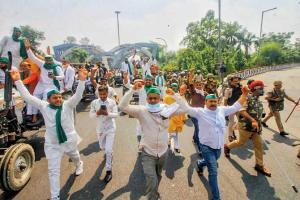 Farm bills: Riot police deployed as farmers approach Noida
