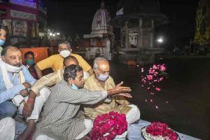 Mortal remains of Pranab Mukherjee immersed in Ganga at Haridwar