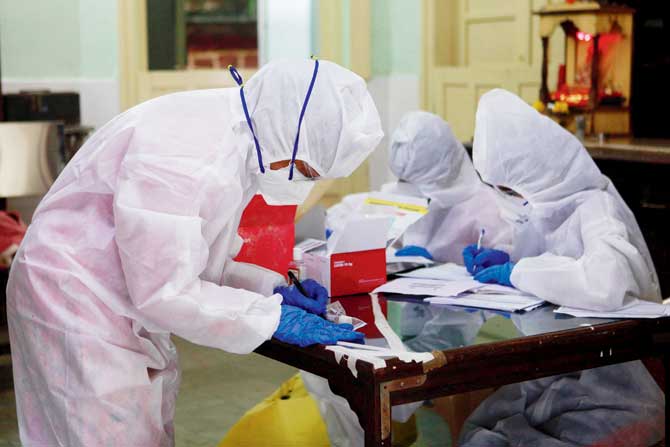 BMC medical staff conduct an antigen test at a civic clinic at Gautam Nagar, Dadar, on Monday. PIC/ASHISH RAJE