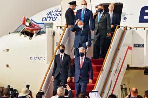 First-ever direct Israel-UAE flight lands in Abu Dhabi