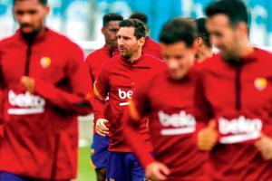 Lionel Messi clears two COVID-19 tests, joins training at Barcelona