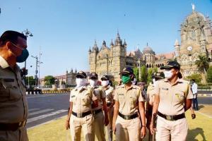 Ex-top cops rally to defend Mumbai police from 'media trial'