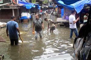 Heavy showers cause flooding, Tweeple share photos, videos