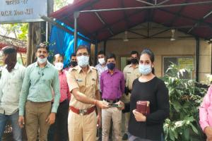 Mumbai Police returns over 300 stolen mobile phones to owners