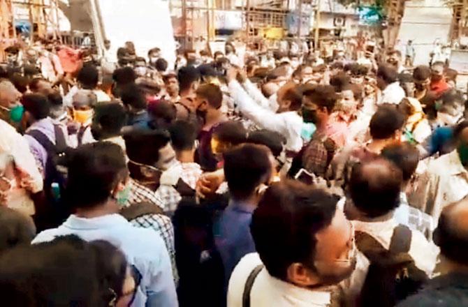 More than 300 commuters came to Virar station from nearby bus stops after buses got delayed owing to traffic problems