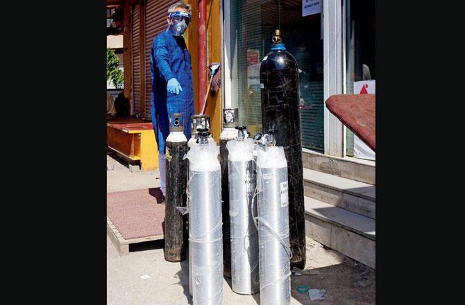 MLA Amin Patel had, a while back, rented oxygen cylinders to housing societies with prescriptions in emergencies. Pic/Suresh Karkera