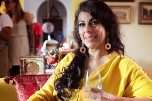 Comedy Couple: Pooja Bedi is the imperfect mother in this show
