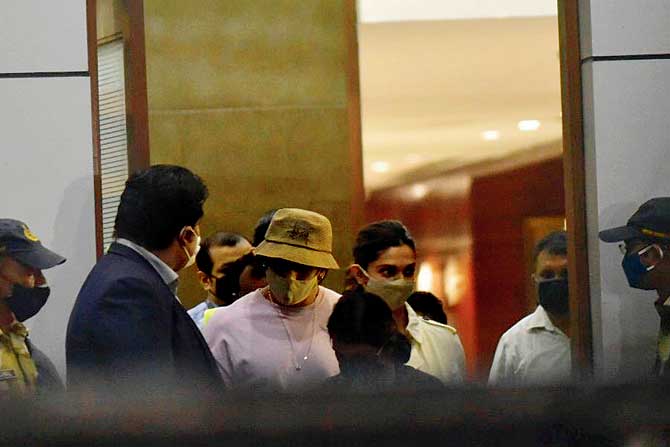 Ranveer Singh and Deepika Padukone arrived on a chartered flight from Goa at the VIP gate in Kalina, Santacruz, on Thursday. PIC/Pradeep Dhivar