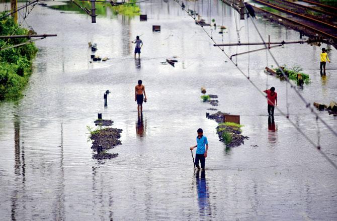 Floodwaters completely cover the tracks between Kurla and Sion. Pic/Pradeep Dhivar