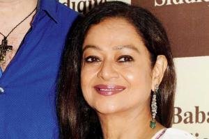 Zarina Wahab discharged from hospital after testing negative for COVID