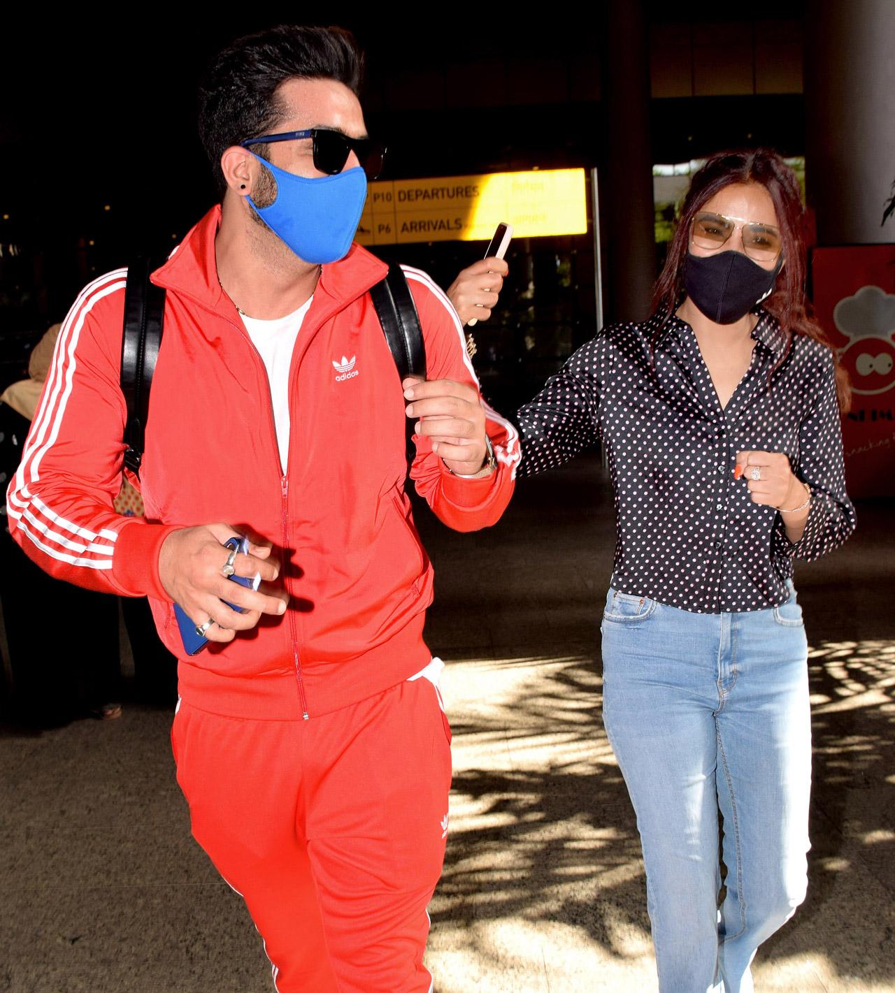 The Bigg Boss 14 couple Aly Goni and Jasmin Bhasin were also snapped arriving at the Mumbai airport. The duo, who entered Bigg Boss as buddies, realised their love for each other on the Salman Khan-hosted reality show.