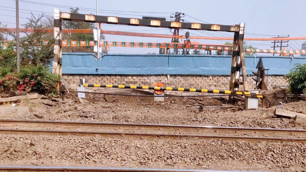 Mumbai: Ambivli level crossing shut as ROB to be opened