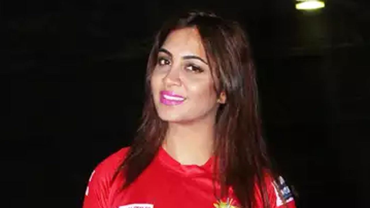 Arshi Khan worries about protesting farmers amid Covid spike