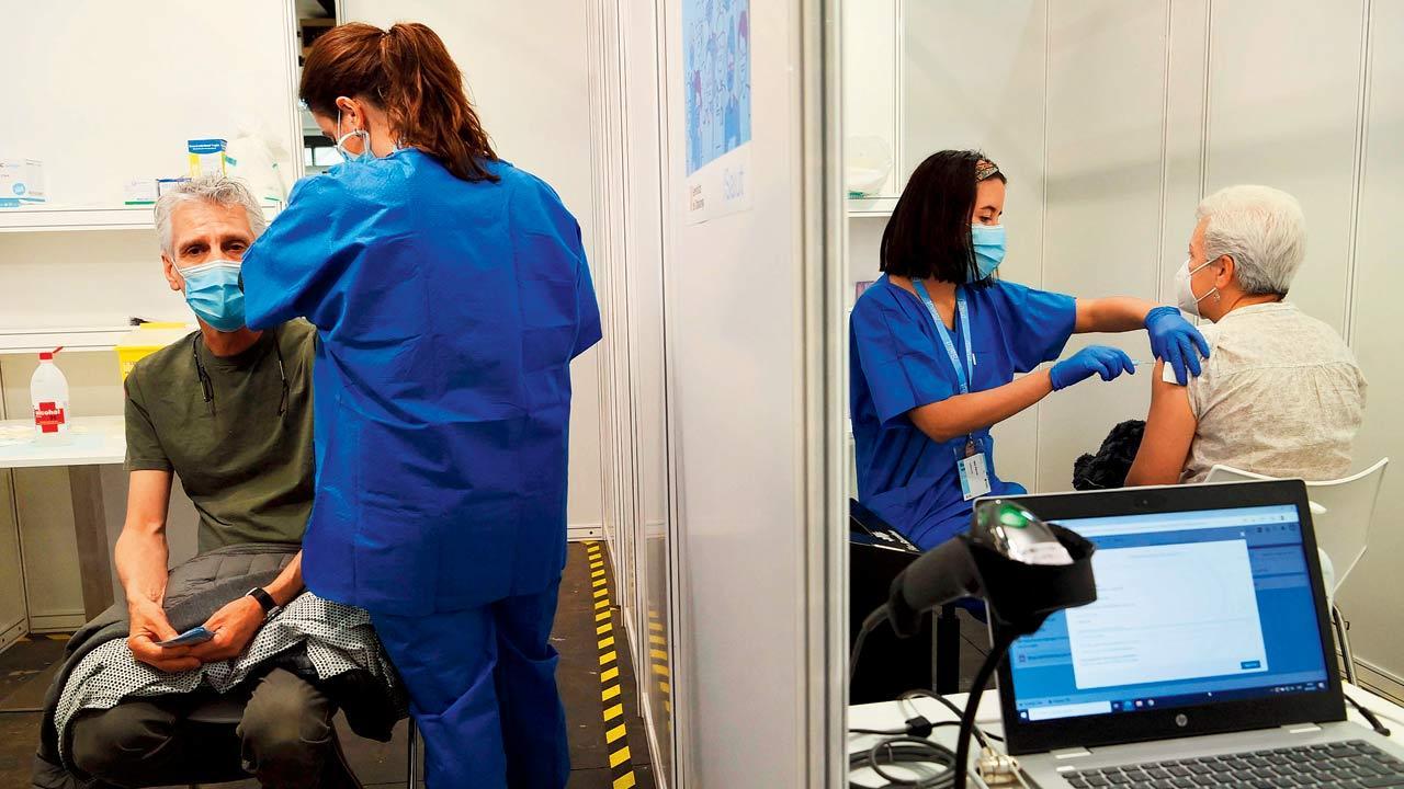 US to share AstraZeneca vaccine doses with world
