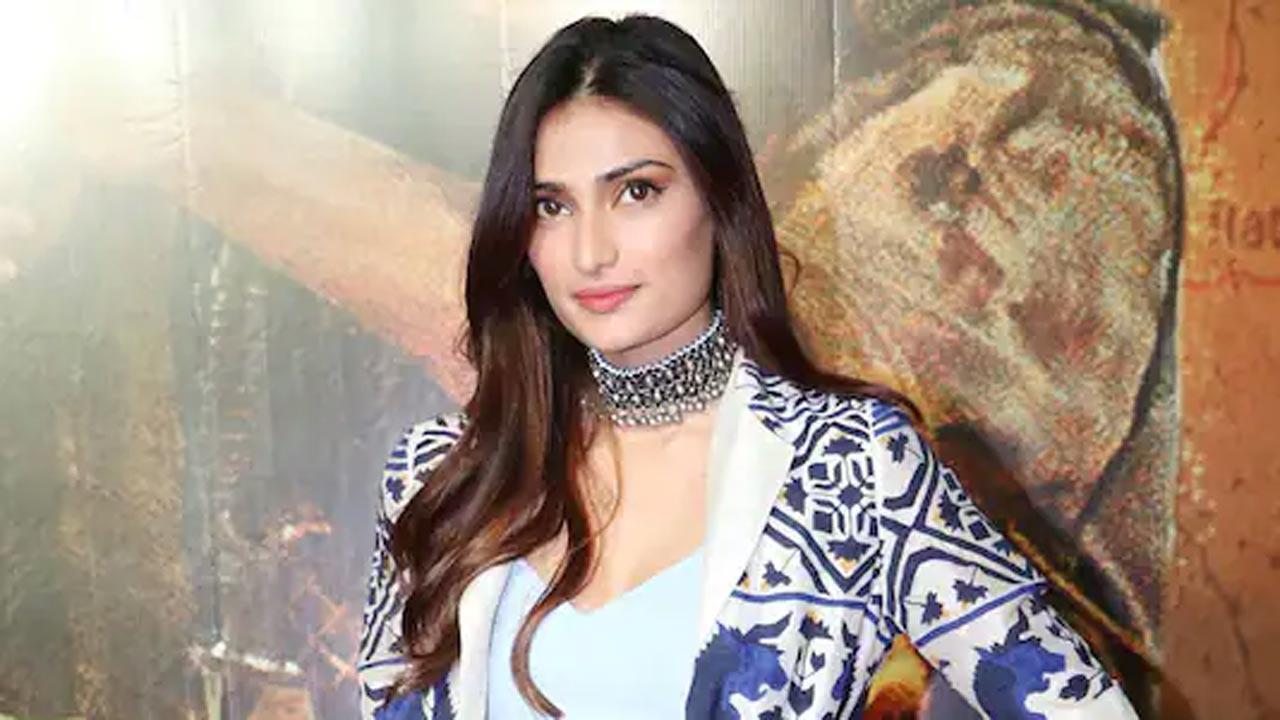 Athiya Shetty on Covid situation: Roses are red, April is grey