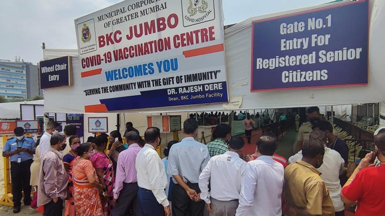 Central team arrives at Mumbai's BKC COVID-19 vaccination centre to review situation