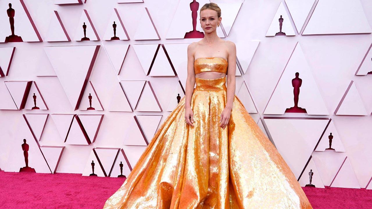 Carey Mulligan arrives at 2021 Oscars dressed like a modern-day princess