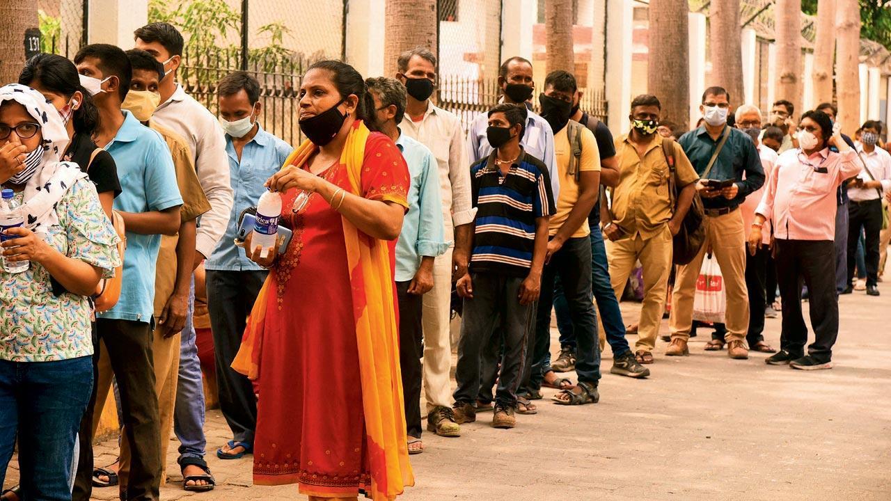 COVID-19: Chaos reigns in south Mumbai centres, 2 hospitals run out of vaccine shots