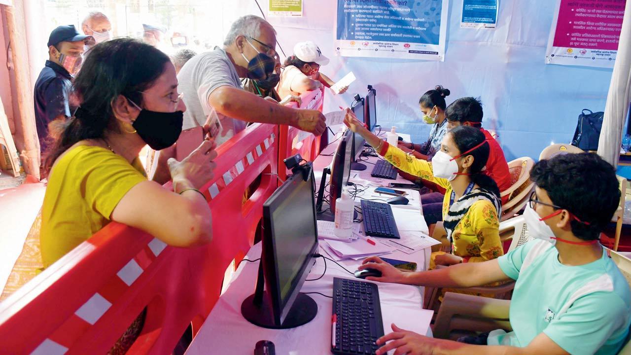 Mumbai: Glitches mar CoWIN registration for 18+ COVID-19 vaccine seekers