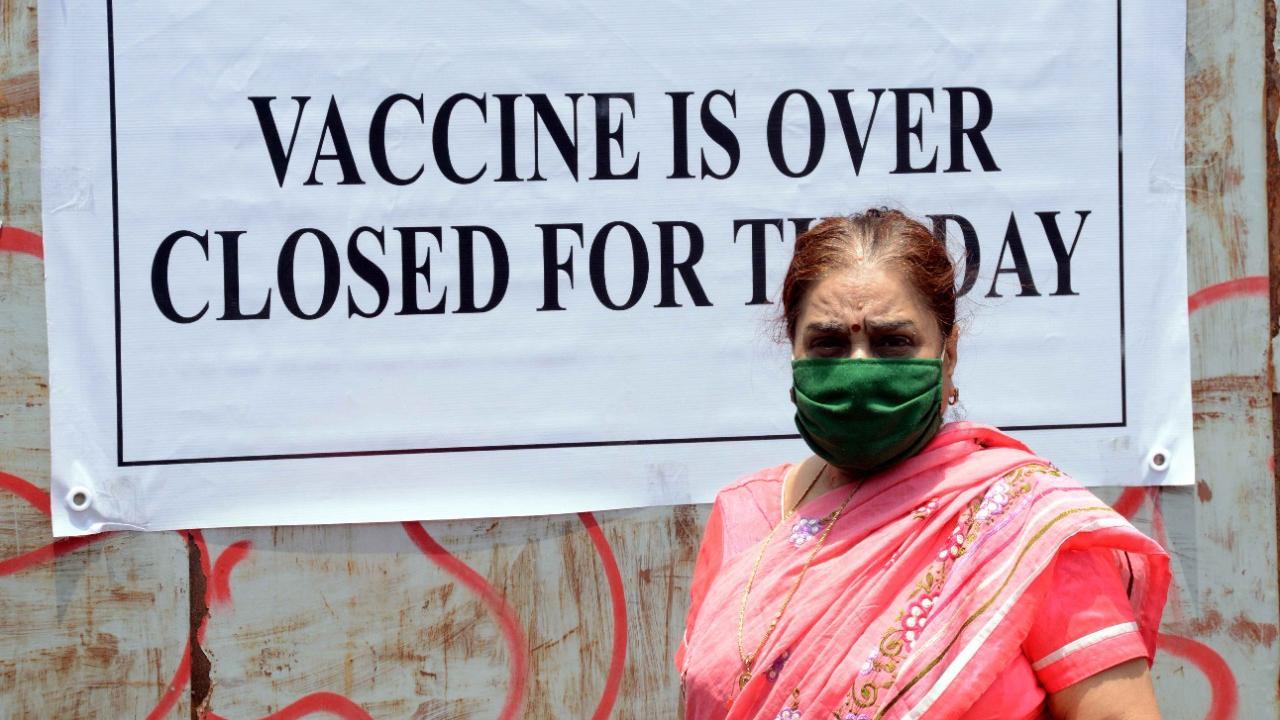 Mumbai: BJP leader blames Maharashtra government for not ordering vaccines 'in time'