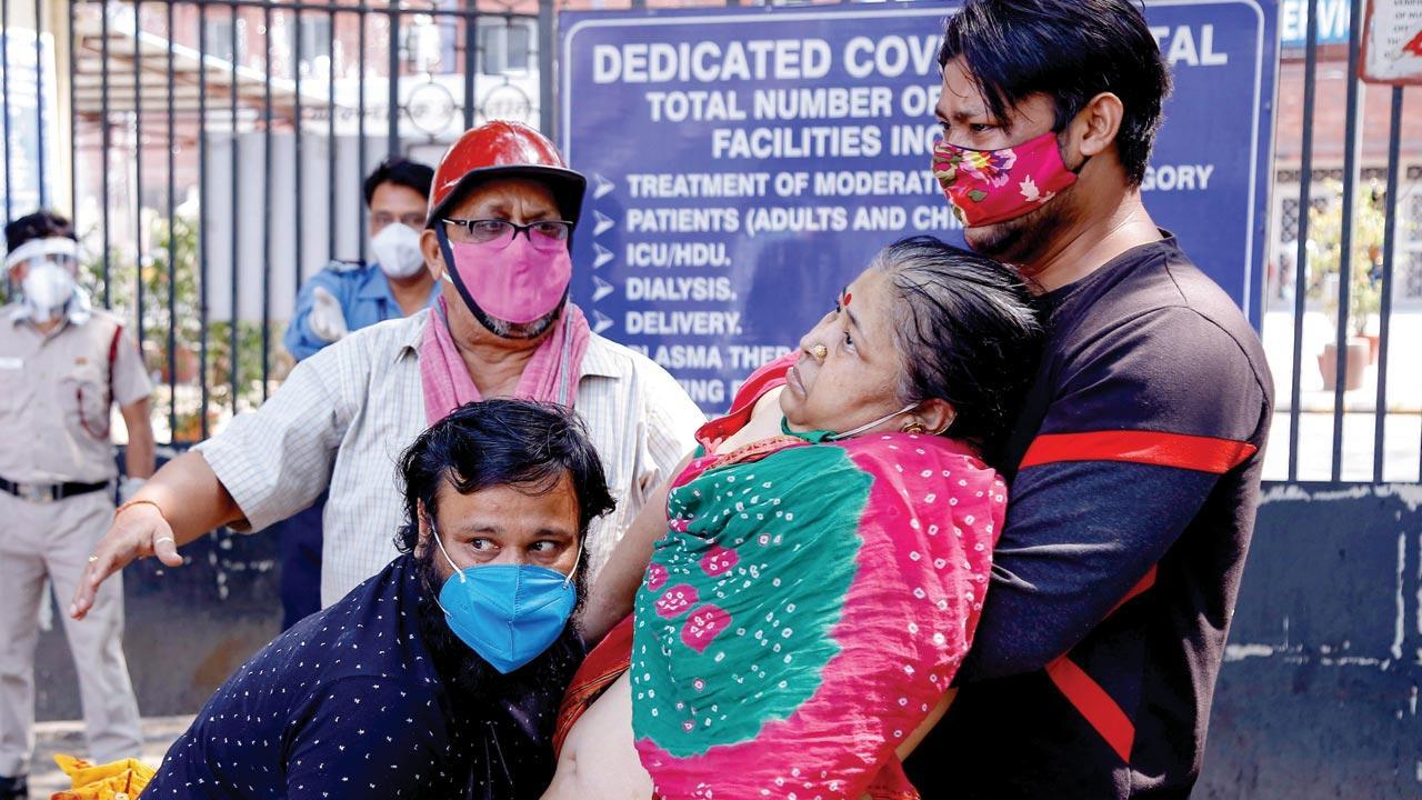 Delhi scrambles to keep patients breathing