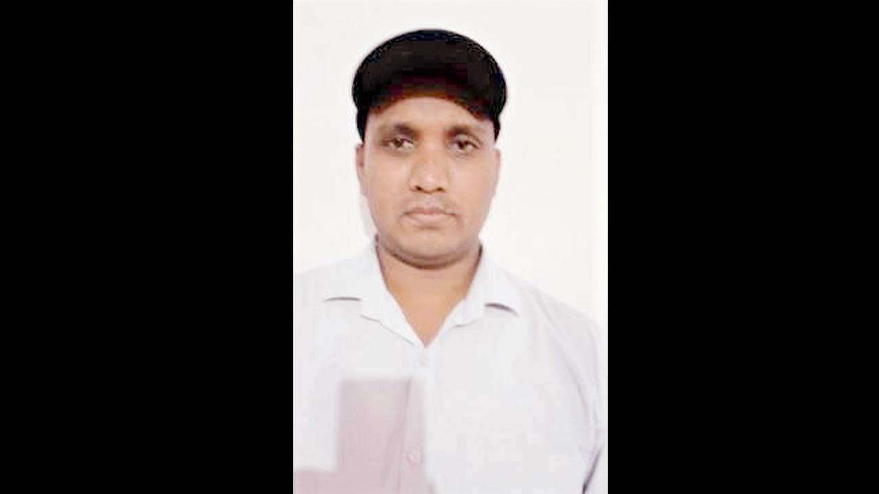 Loco pilot Praveen Kumar Barmaiya gets Oxygen Express from Vasai to Mumbai in 79 minutes
