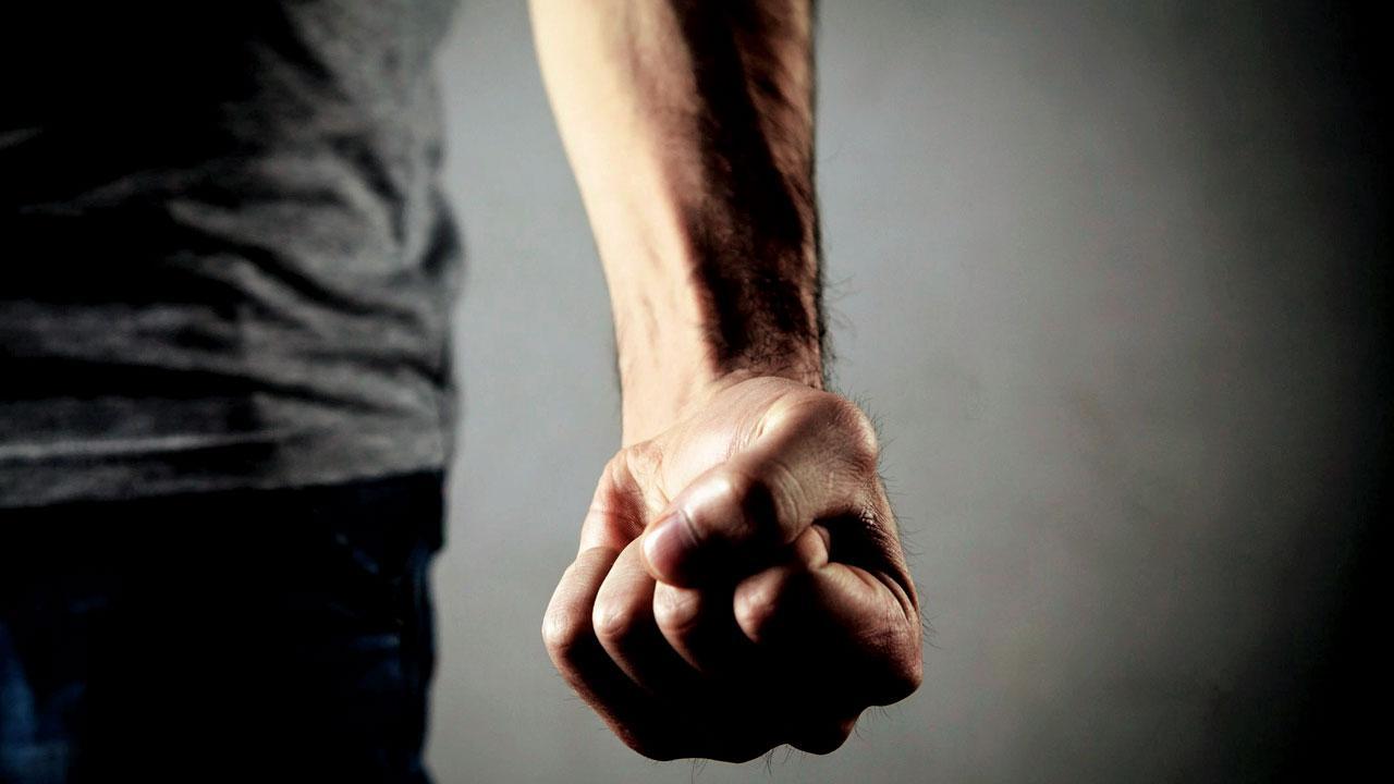 Mumbai Crime: Suspected mobile thief thrashed and killed in Worli