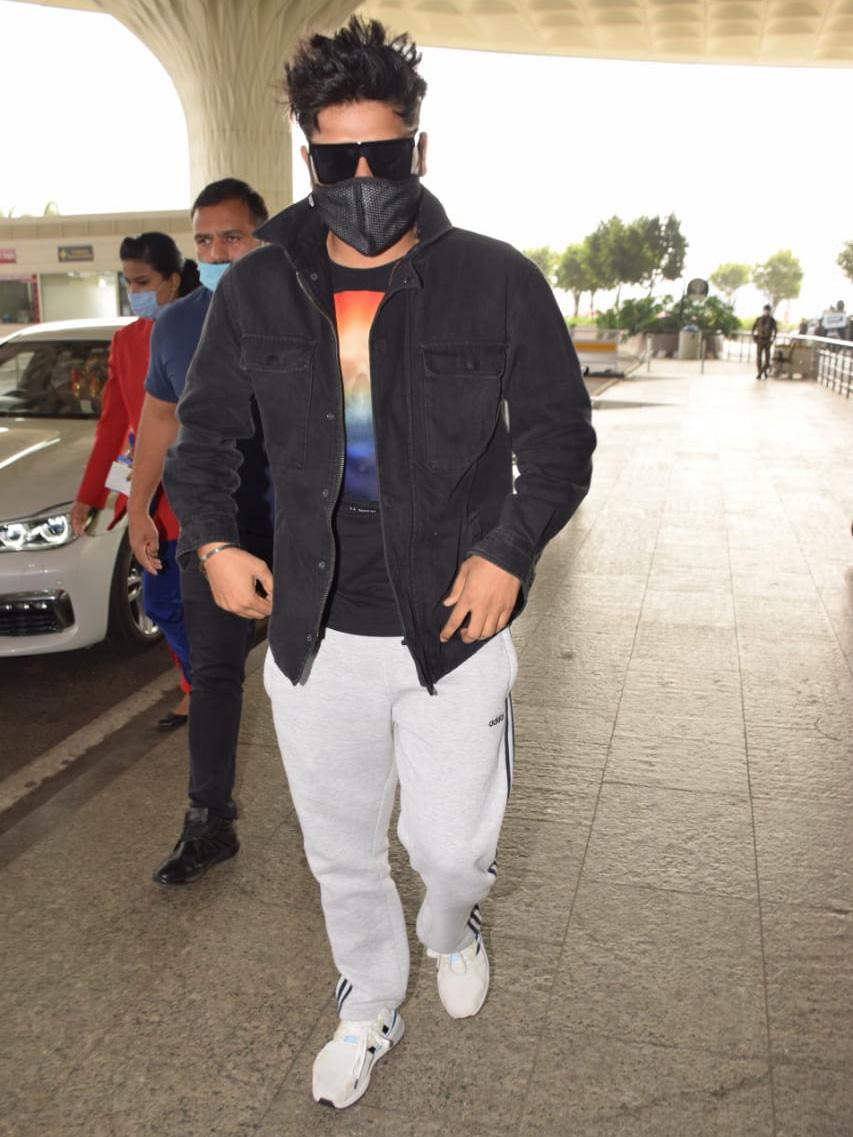 Singer and actor Guru Randhawa was also spotted at Mumbai airport.