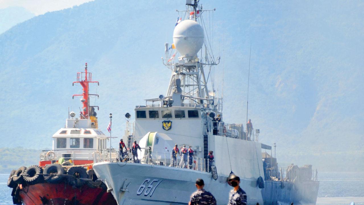 Items from lost submarine indicate sinking of Indonesian vessel