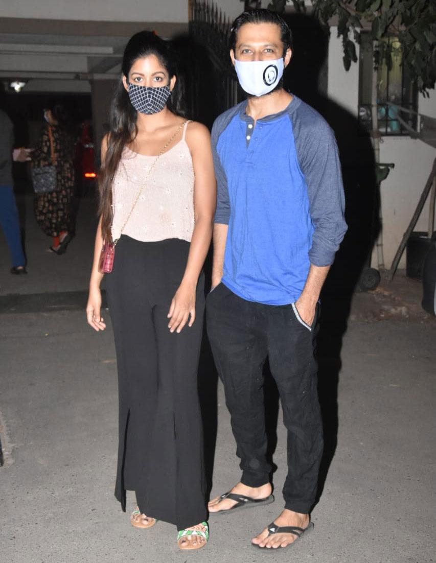 Television couple Vatsal Sheth and Ishita Dutta happily posed for the photographers as they were clicked near their residence in Juhu.