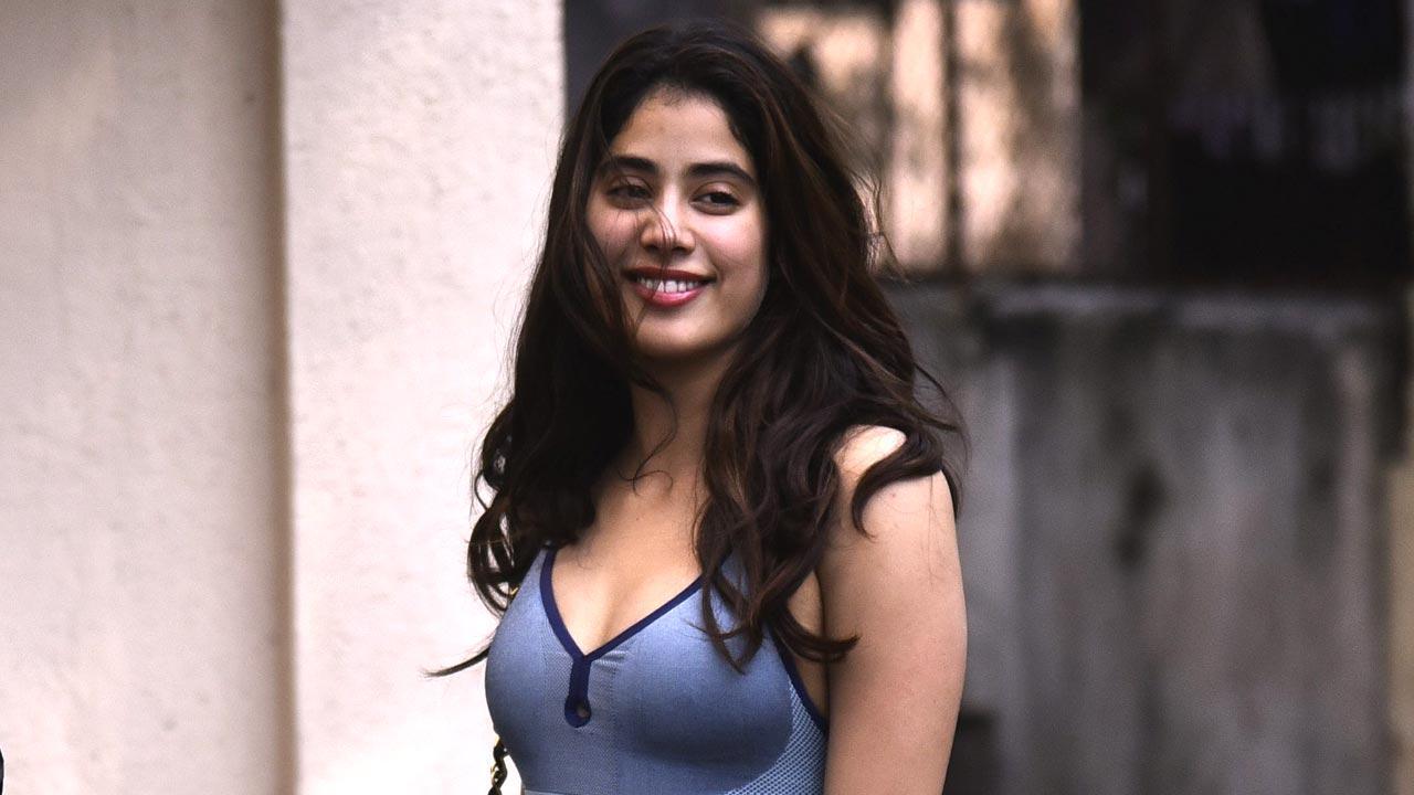 Janhvi Kapoor stuns in monokini, shares glimpses of Maldives' sunset