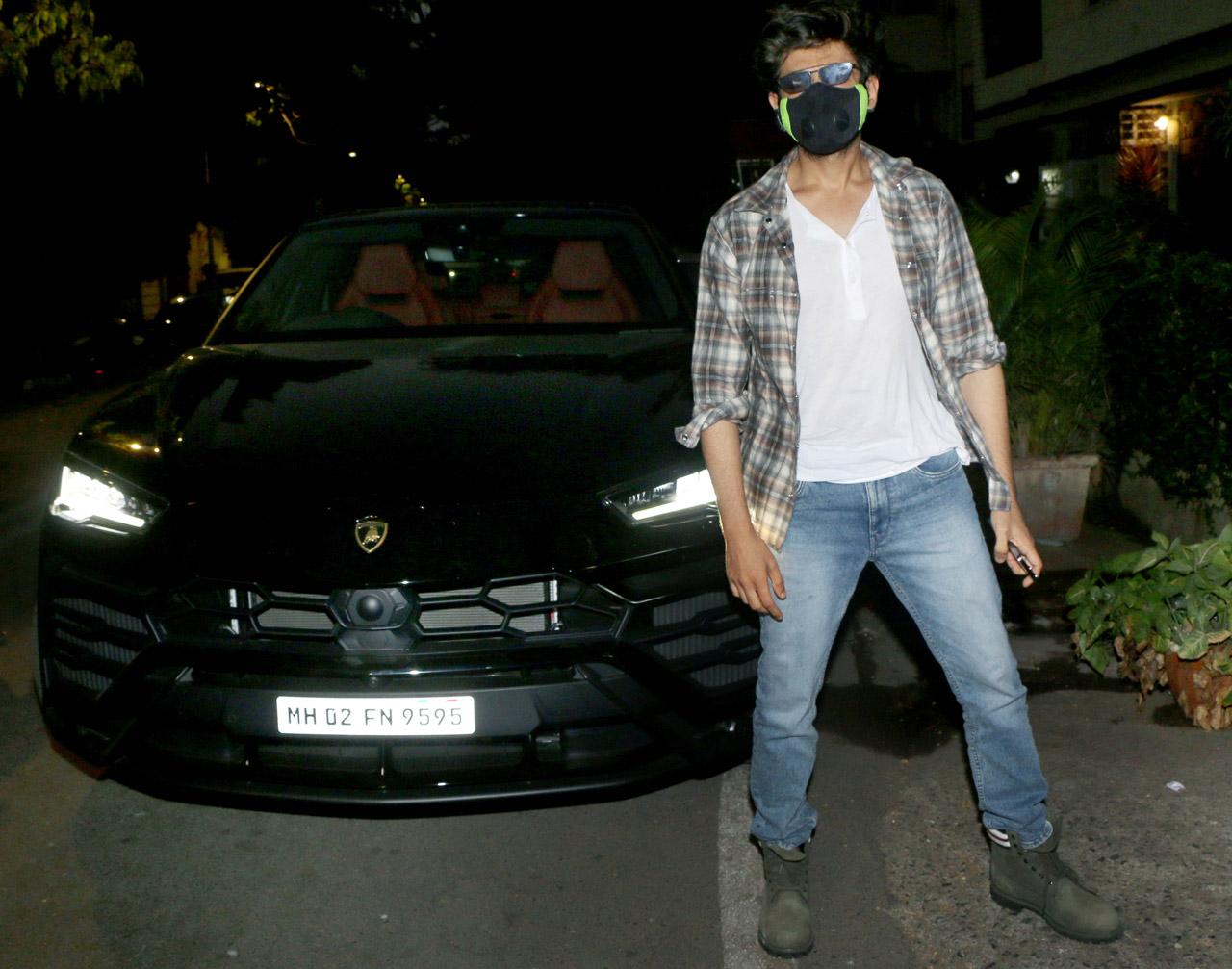 Proud owner of swanky Lamborghini worth Rs 4.5 crore, Kartik Aaryan was clicked posing with this hot new wheels near his residence in Juhu.