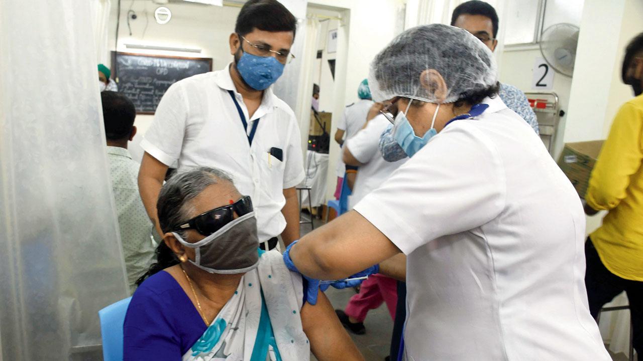 Mumbai: BMC to run 10 vaccination centres in 2 shifts from today