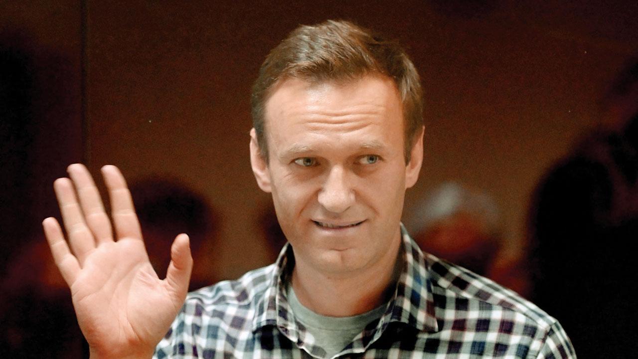 ‘Navalny’s health deteriorating, he is on the verge of death’