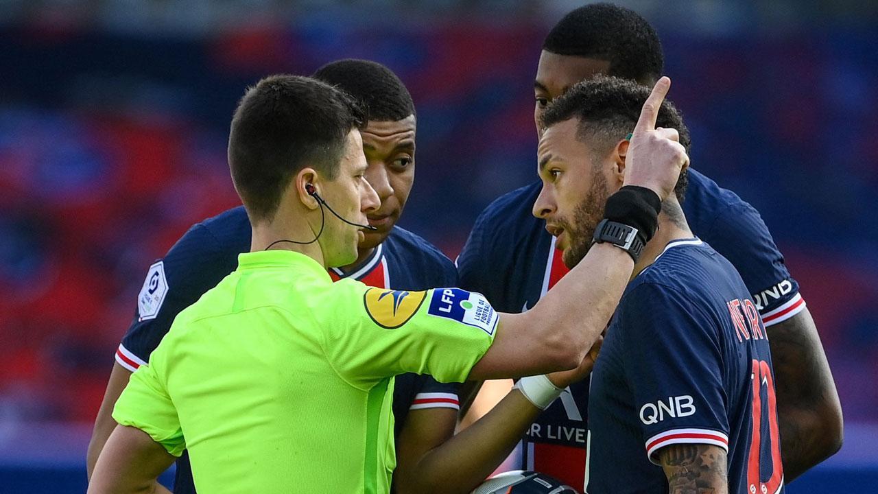 Neymar sent off as Paris St Germain lose to Lille in Ligue 1