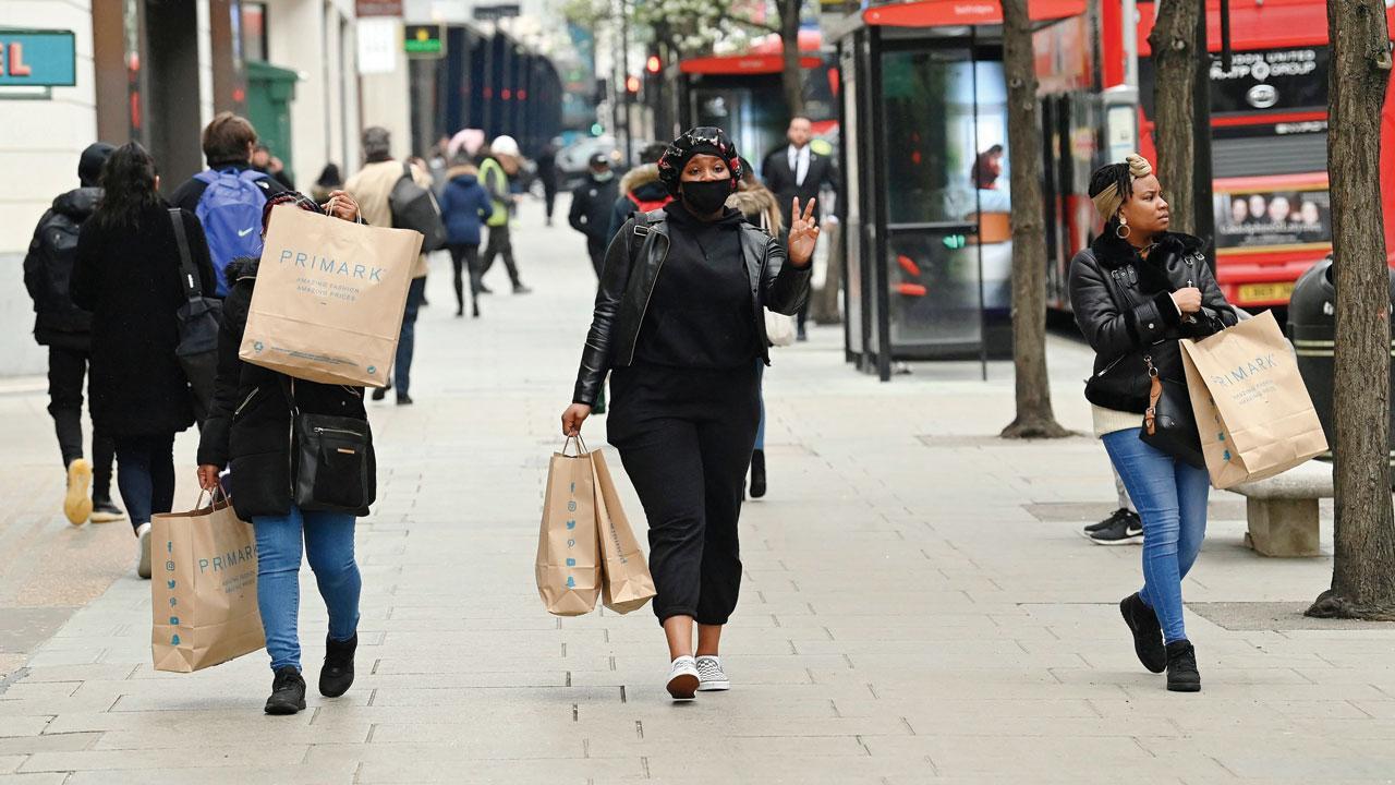 Lifting curbs in UK may lead to a third wave: British scientists