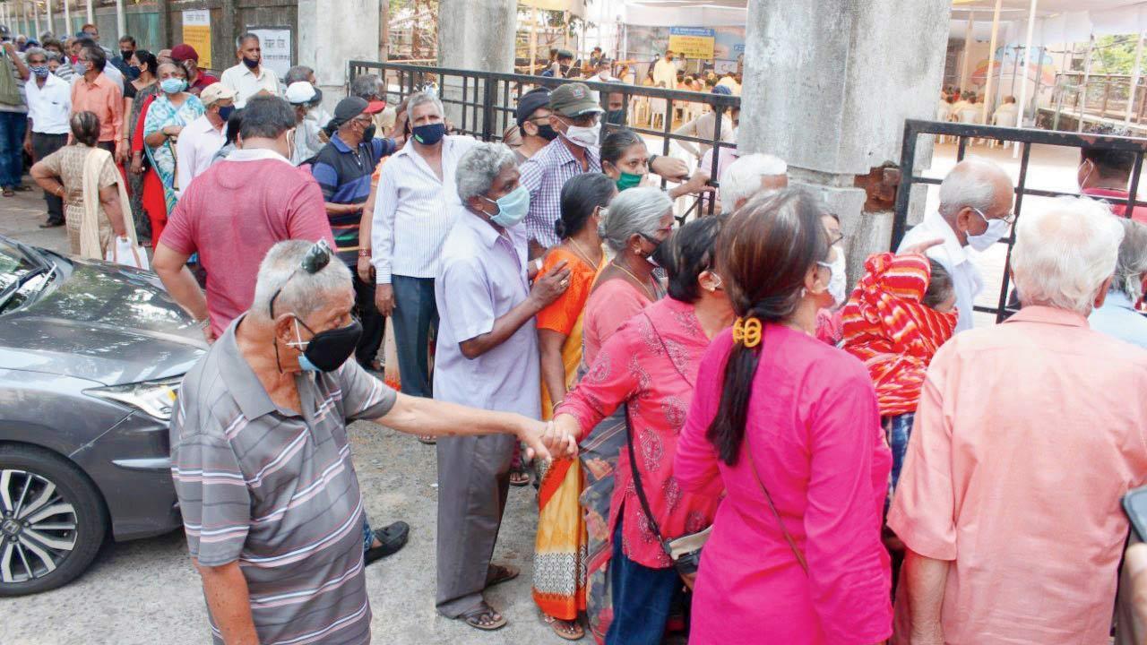 Vaccine-seekers at PK Road civic school in Mulund. Pic/Rajesh Gupta